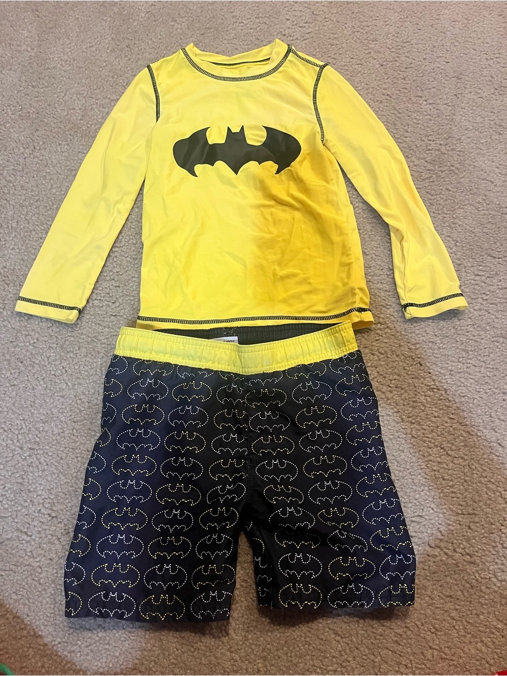 Boys 5 T Batman swim trunks rash guard set